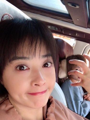 蒋欣一个自拍爱咬上嘴唇的姑娘 大爱木婉清