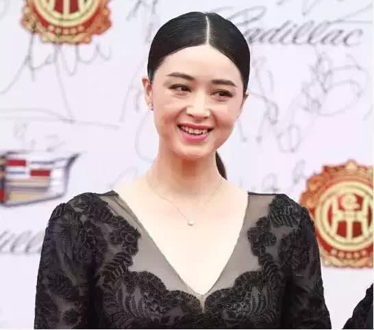 王语嫣老了,木婉清老了,阿朱老了,只有她39岁还像20岁少女!